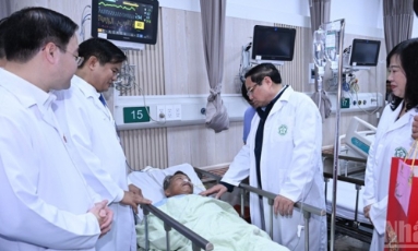  Thủ tướng Phạm Minh Chính thăm, chúc Tết Bệnh viện Bạch Mai và Bệnh viện Hữu nghị Việt Đức